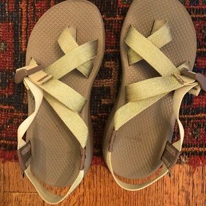 Gold chacos